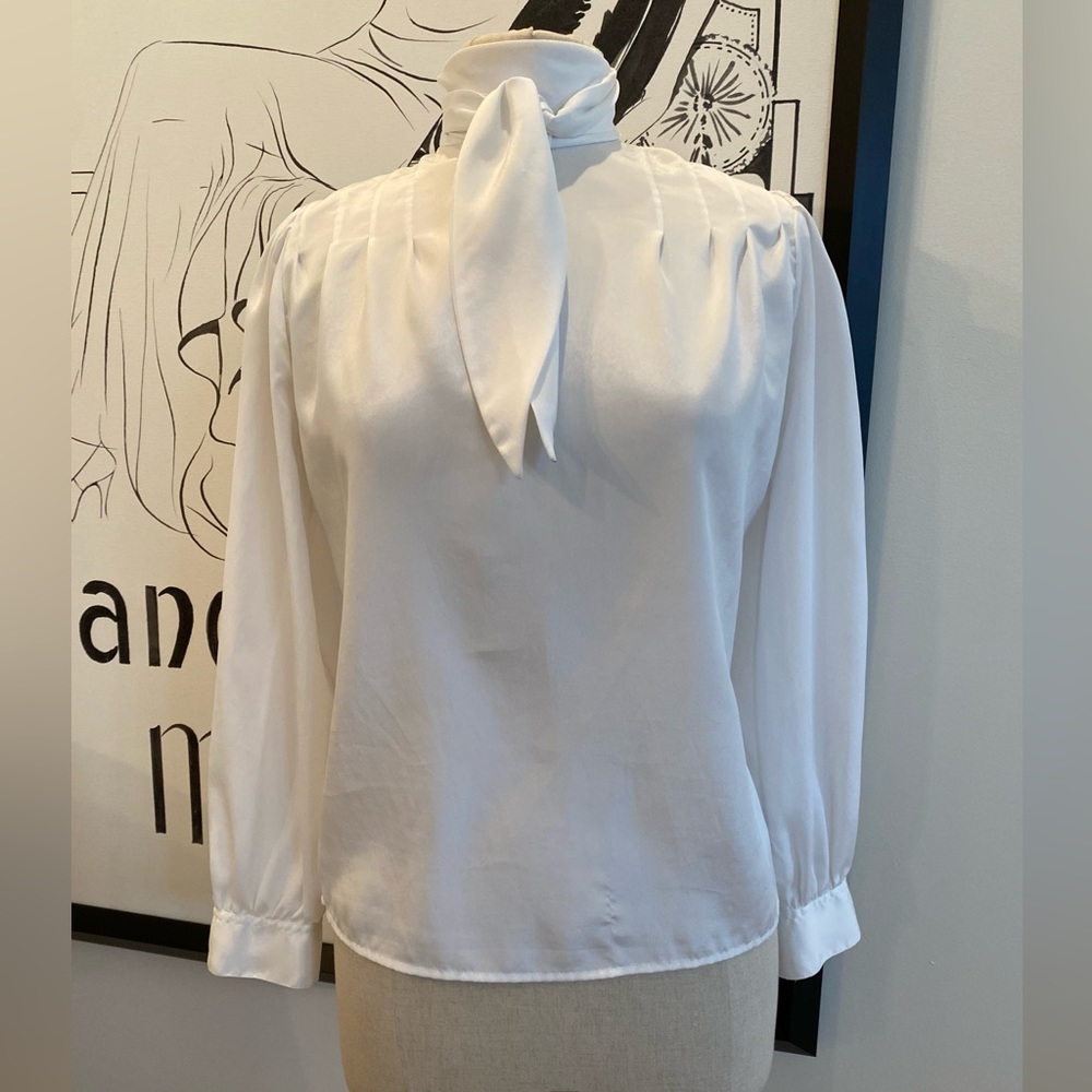 Josephine Womens White Blouse w Attached Neck Scarf / Pleated Shoulders / Size 8